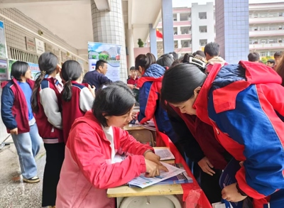 江門商貿(mào)職業(yè)技術(shù)學(xué)院在五華縣棉洋中學(xué)春招咨詢會成功舉辦